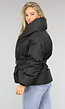 Korte Zwarte Padded Winterjas met Tailleband en Magnetische Sluiting