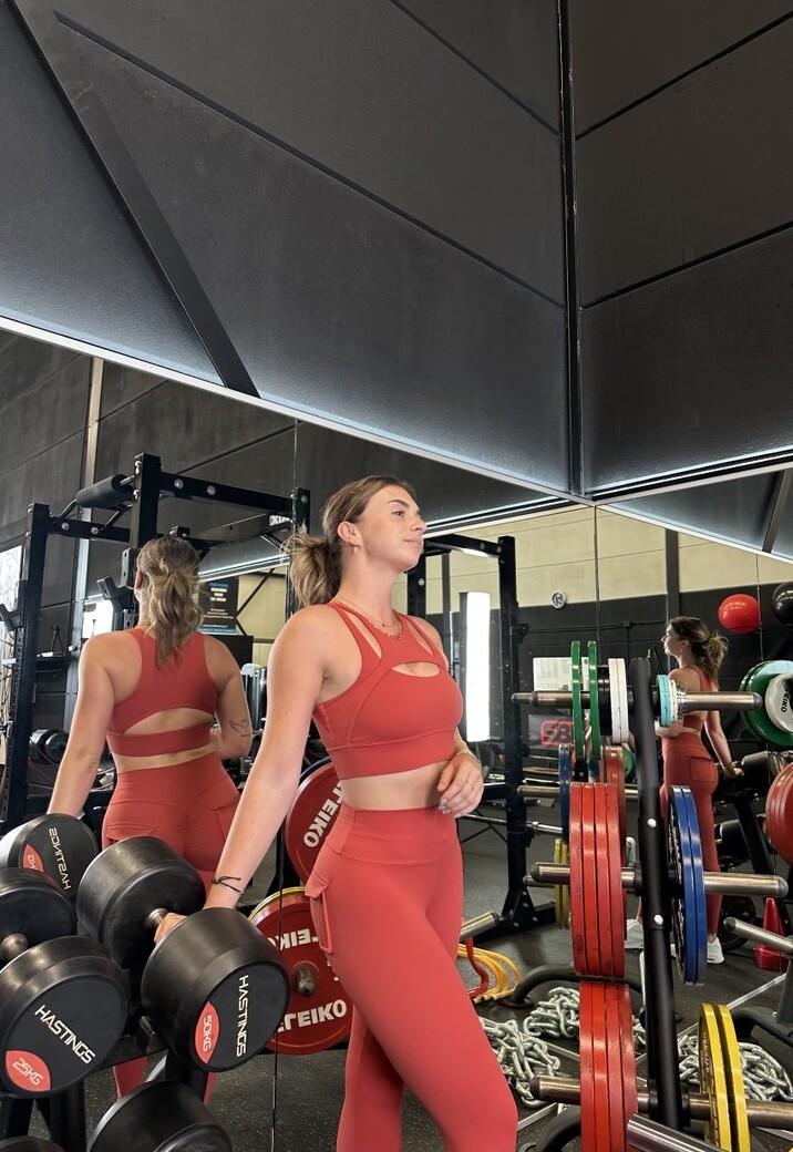 Rode Sport BH met Gekruisde Banden