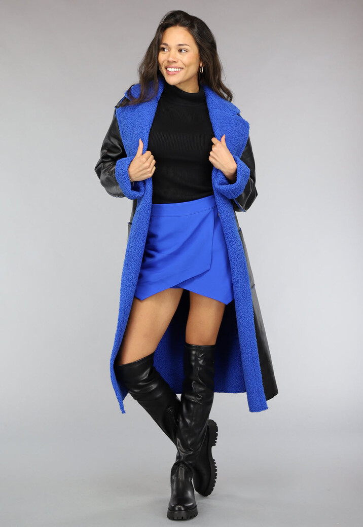 Zwarte Leren Trenchcoat met Blauwe Teddy Voering