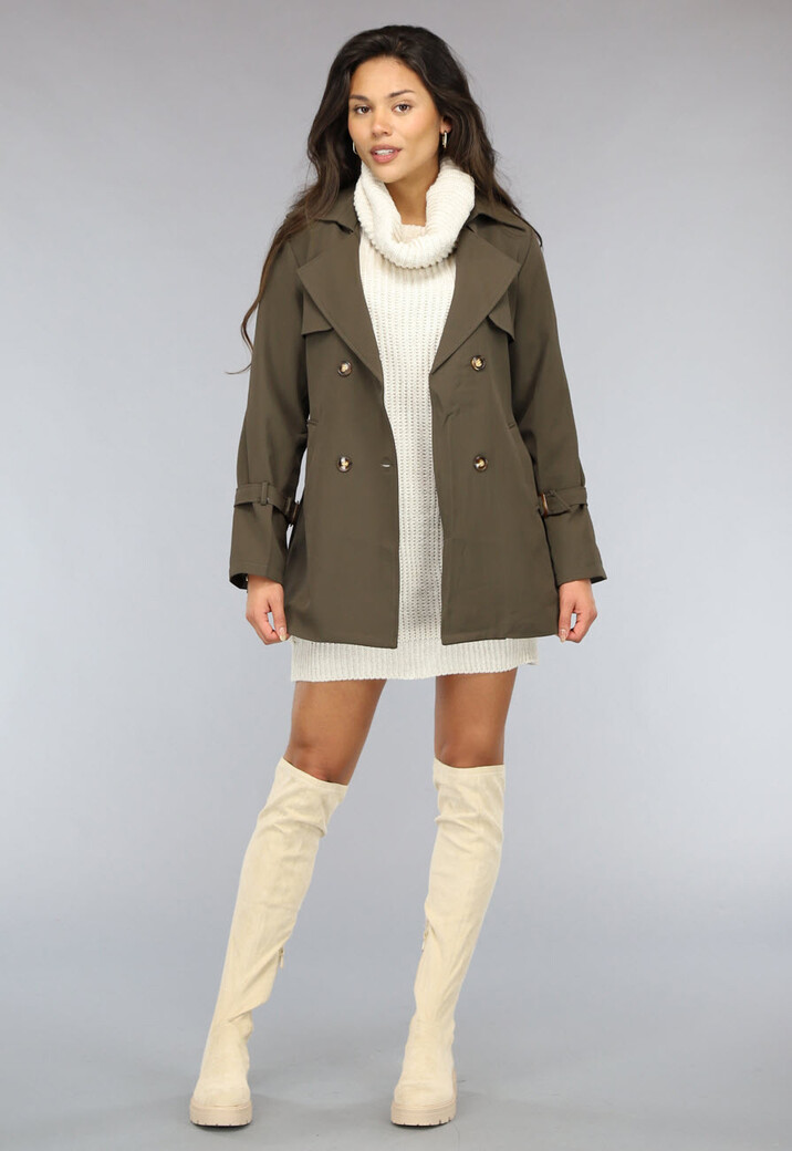 Korte Legergroene Trenchcoat met Gesp Details en Ceintuur