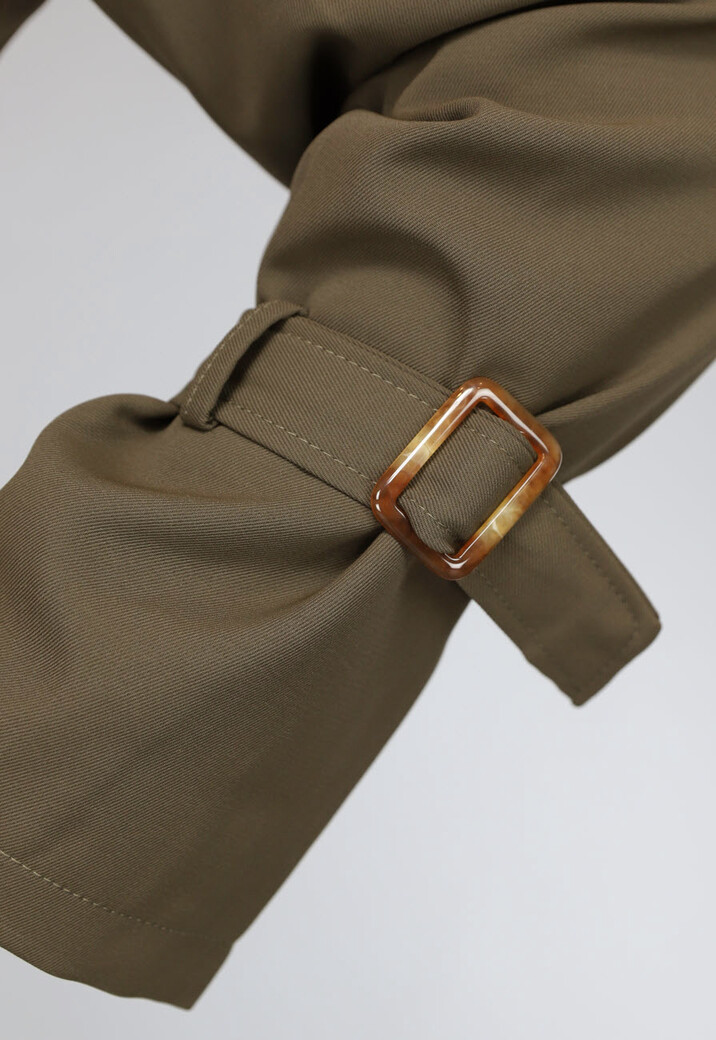 Korte Legergroene Trenchcoat met Gesp Details en Ceintuur