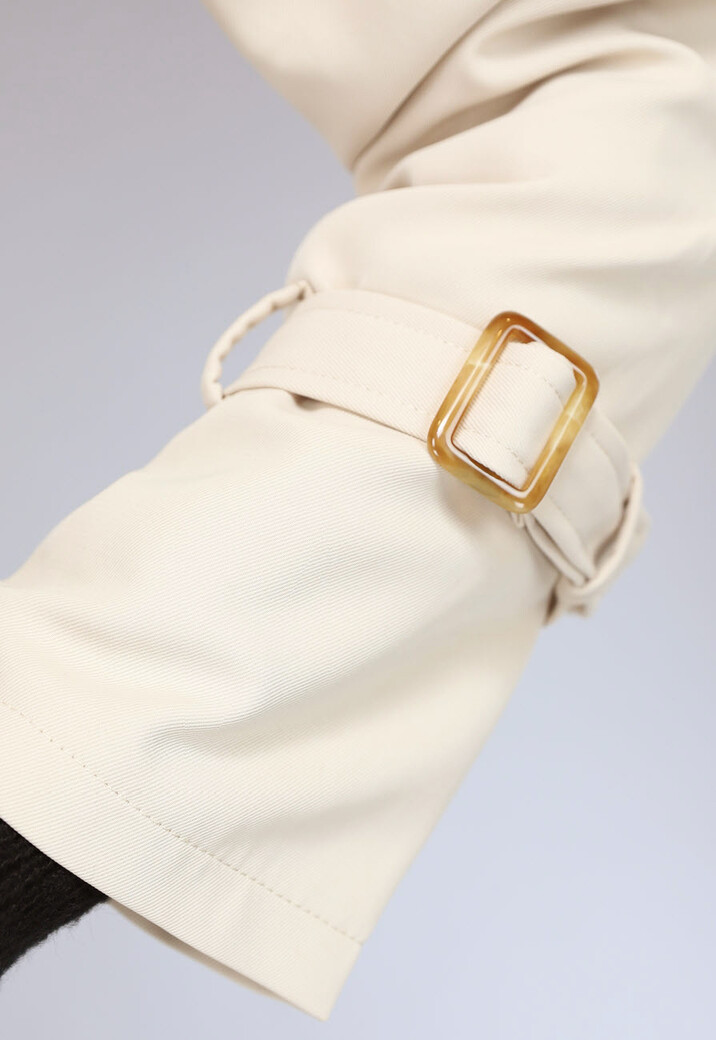 Lange Beige Jas met Tailleband en Knopen