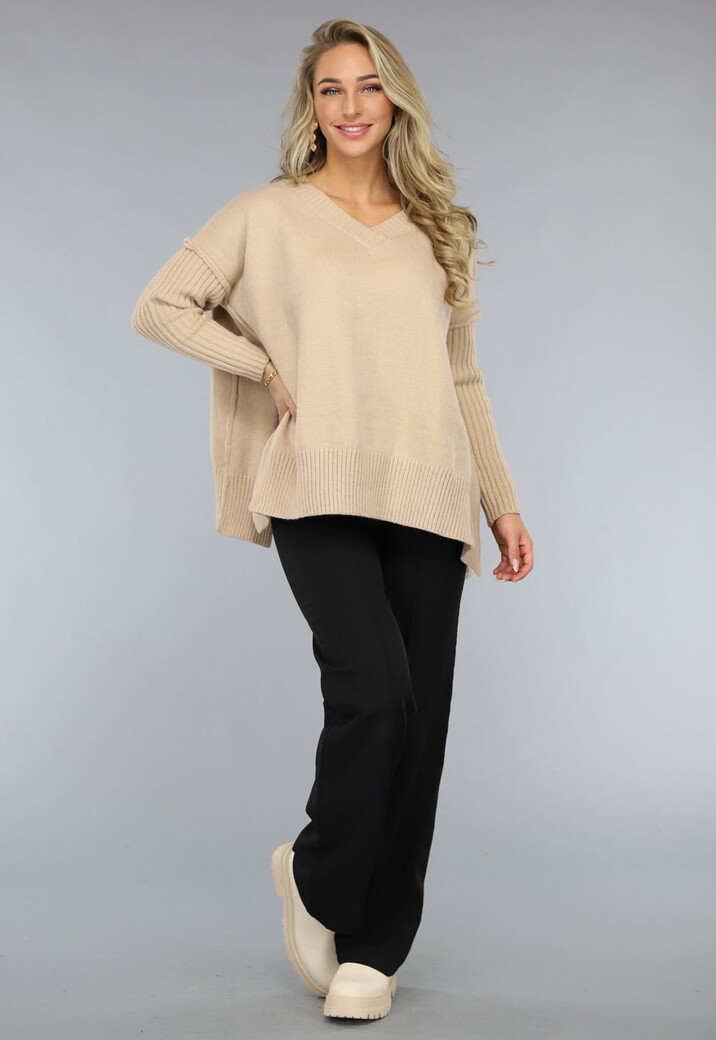 Lichtbruine Trui met V Hals en Splitjes