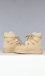 Khaki Snowboots met Sneaker Look