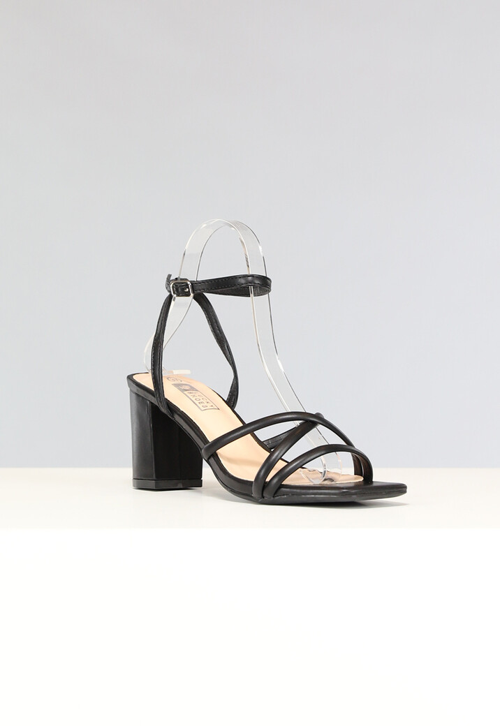 Lage Strappy Sandaletten in Zwart