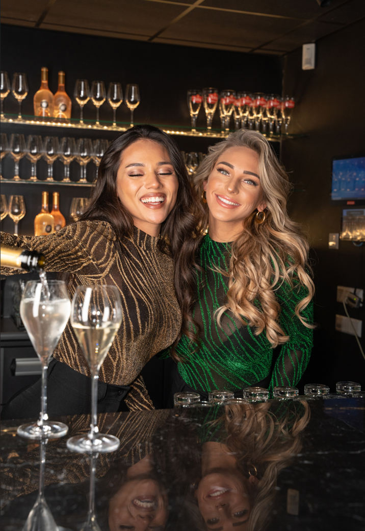 Glitterende Zwarte Body met Goud Golvende Print