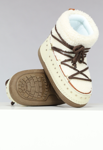 OP=OP.14.AV Studded Snowboots in Ecru met Teddy