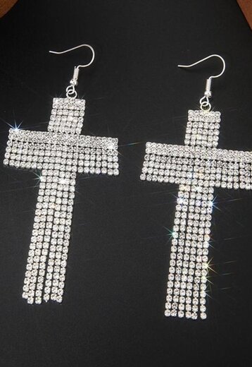 Zilverkleurige Oorbellen met Kruis Ontwerp