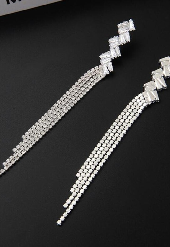 Lange Zilveren Strass Oorbellen met Zigzag
