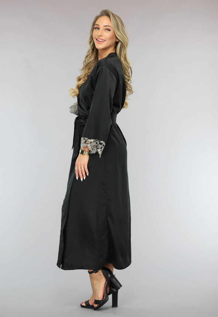 Zwarte Satijnen Kimono met Wijde Mouwen en Borduur Details