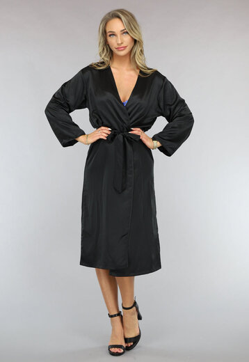 NEW2401 Satin Look Kimono Lang in Zwart