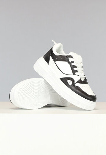 Lage Witte Sneakers met Zwarte Details