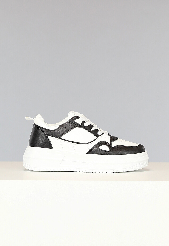 Lage Witte Sneakers met Zwarte Details
