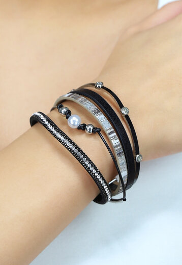 OP=OP.AV.03 Bruine Lederlook Armband met Magnetische Sluiting