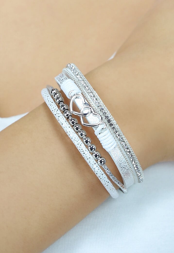 Witte Layered Hartjes Armband met Magnetische Sluiting