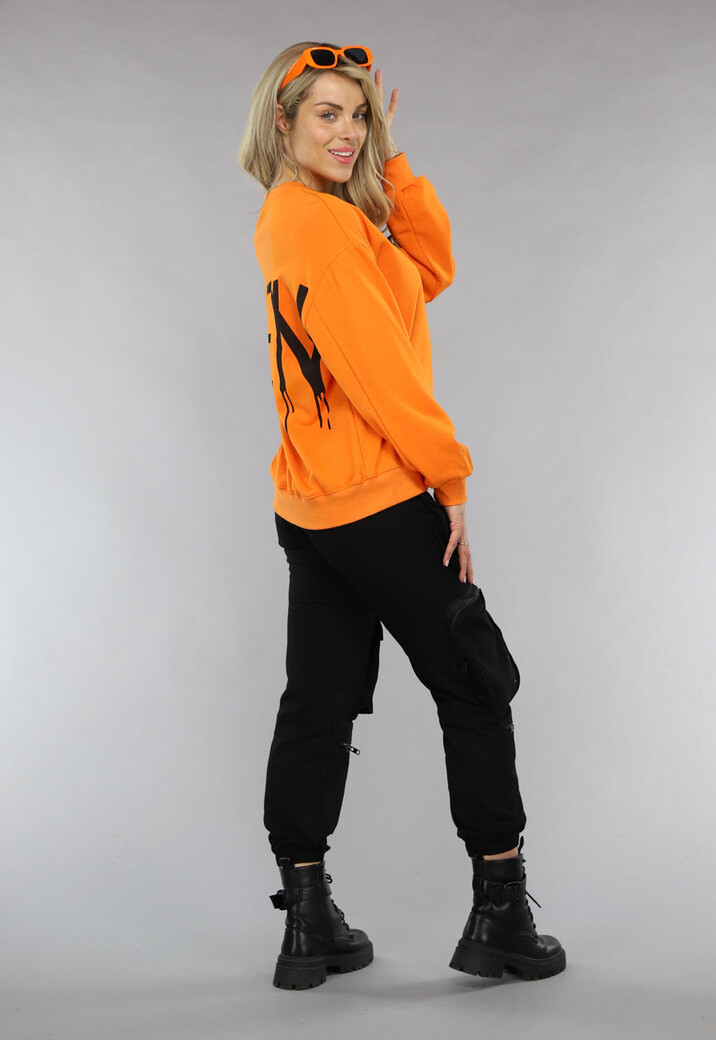 Oranje Sweater met Queen Print