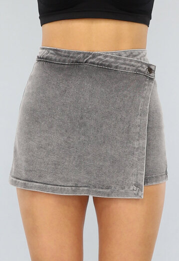 OP=OP.37.NL Grijze Denim Overslag Skort met Drukknoopje