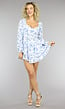 Ruffle Playsuit met Pofmouwen en Blauwe Bloemen Print