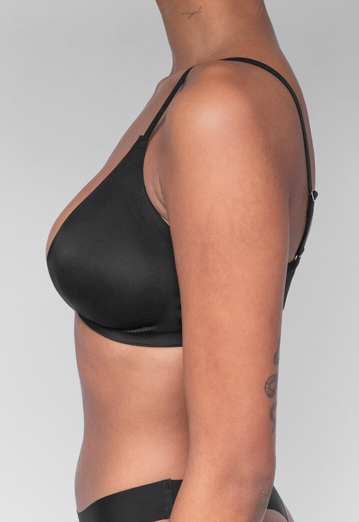 Zwarte Beugelloze Softcup Comfort BH met Magneet Sluiting