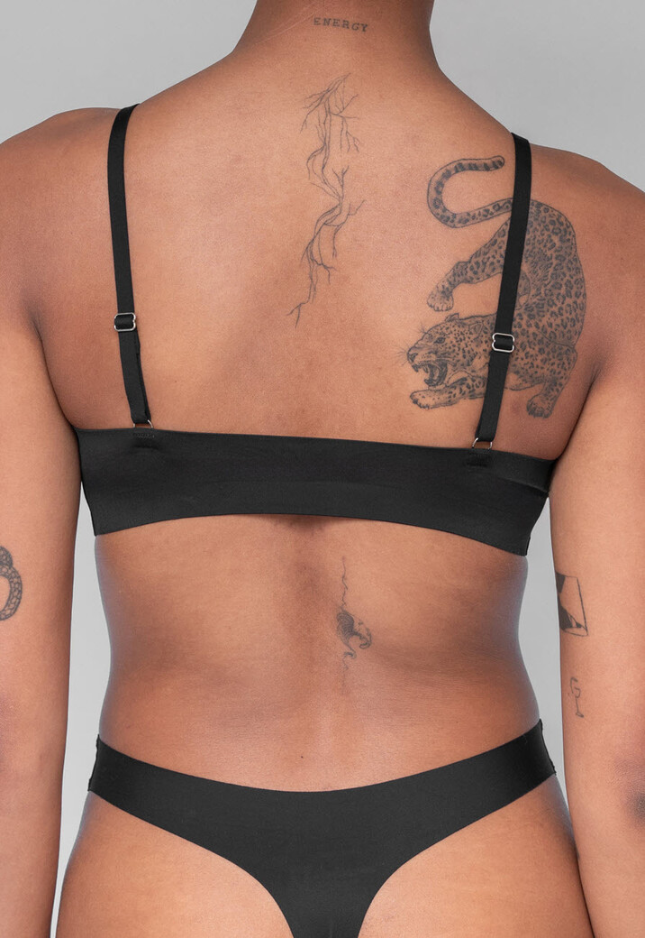 Zwarte Beugelloze Softcup Comfort BH met Magneet Sluiting