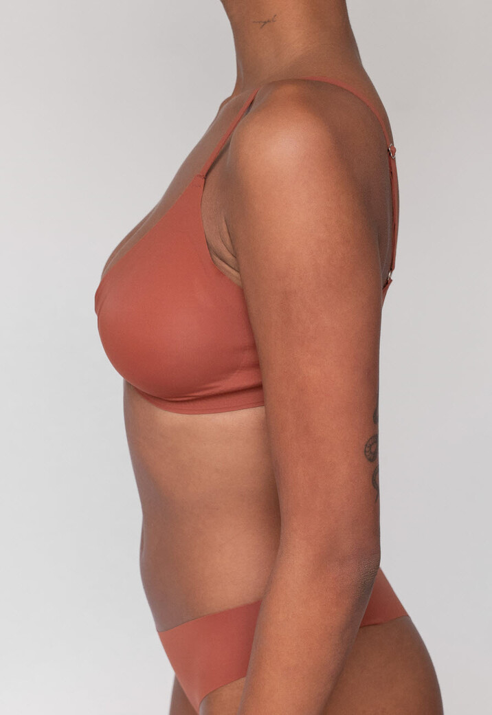 Bruine Naadloze Softcup Comfort BH met Magneet Sluiting