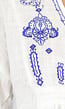 Witte Blouse met Blauwe Geborduurde Details