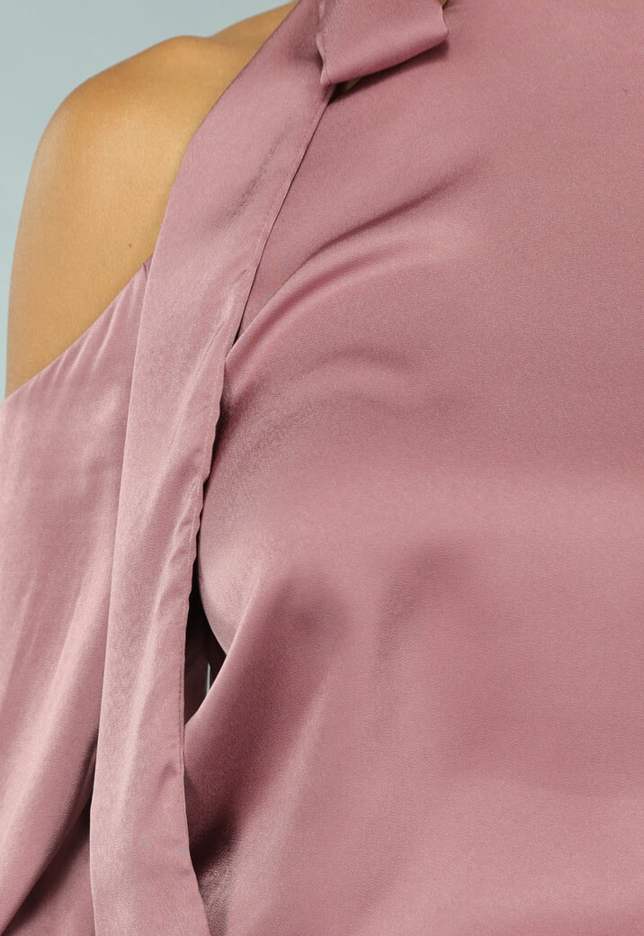 Oudroze Satijnen Blouse met Open Schouder
