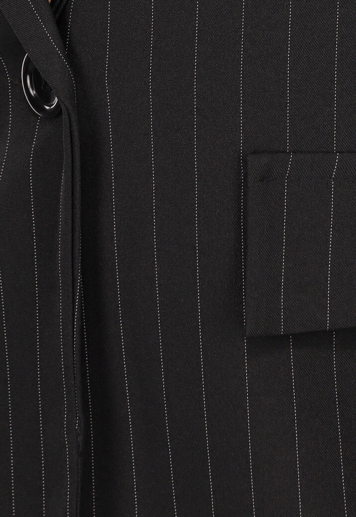 Zwarte Halflange Blazer met Krijtstreep