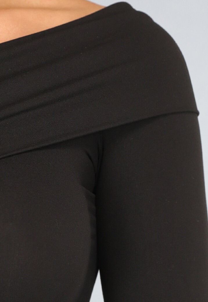 Zwarte Asymmetrische Off Shoulder Top