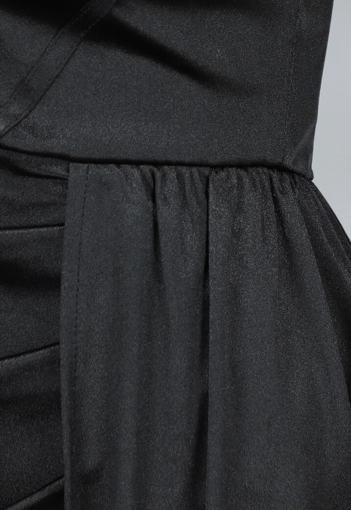 Zwarte Satin Off Shoulder Galajurk met Split