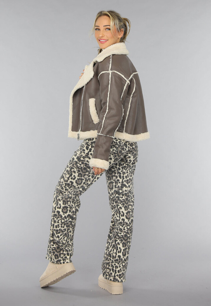 Taupe Lederlook Lammy Coat met Gesp Details