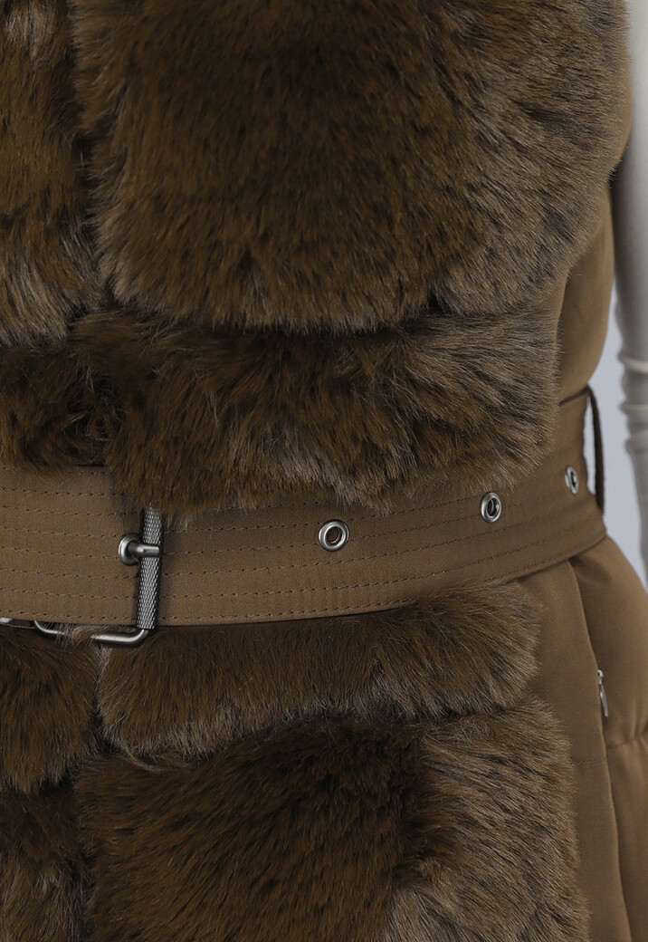 Lange Faux Fur Camel Bodywarmer met Riem