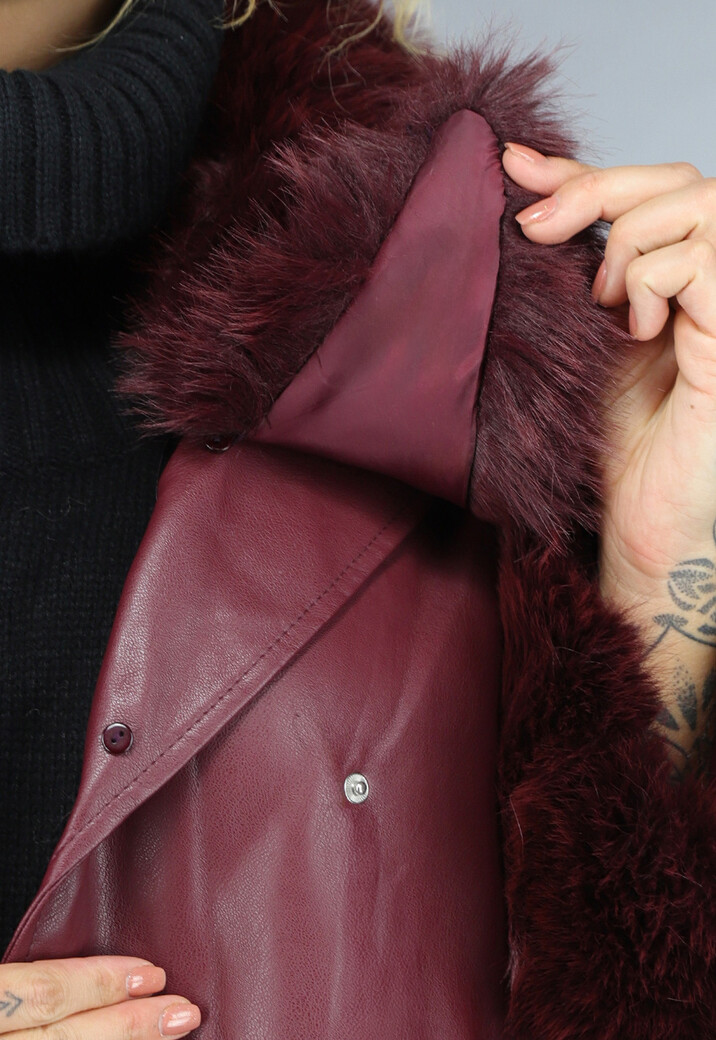 Lange Wijnrode Lederlook Trenchcoat met Bont