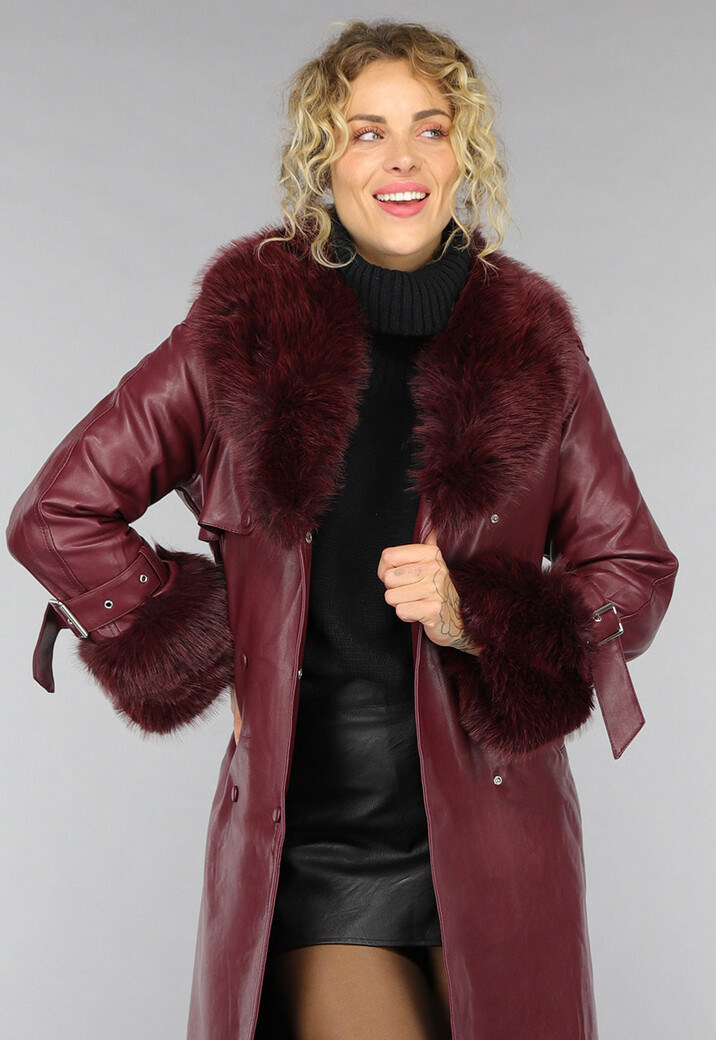 Lange Wijnrode Lederlook Trenchcoat met Bont