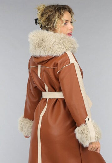 NEW0210 Camel Trenchcoat met Teddy Voering en Bontkraag