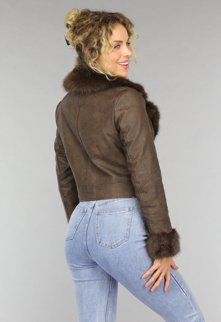 Kort Bruin Jasje met Faux Fur Details