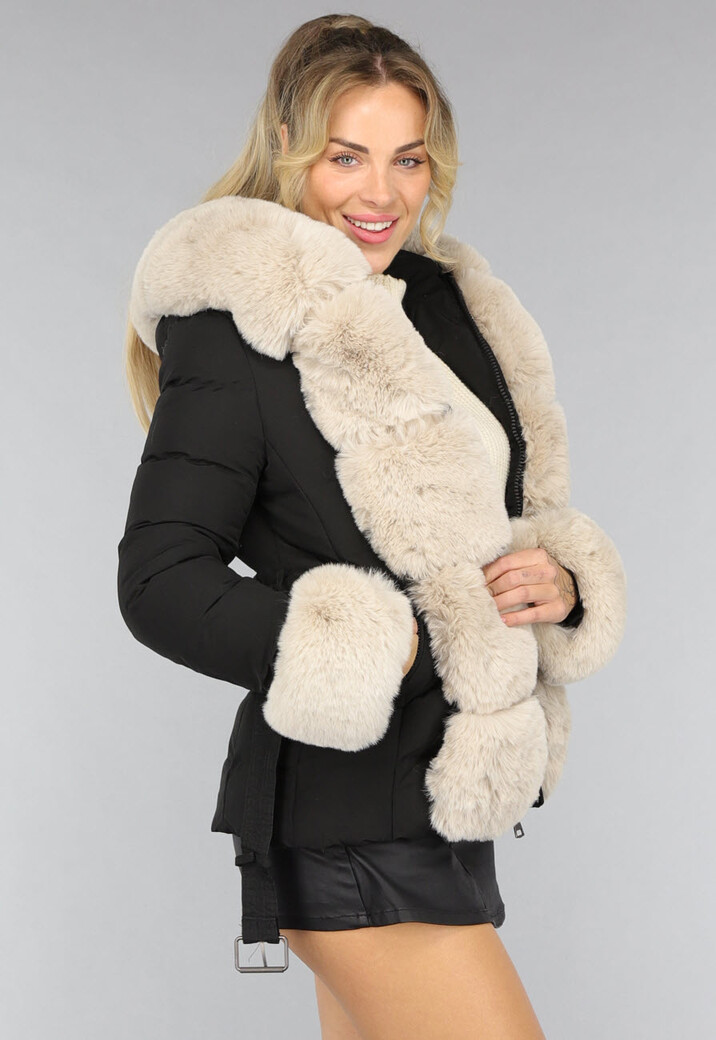 Korte Zwarte Winterjas met Beige Bont