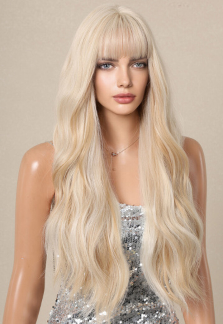 As Blonde Golvende Pruik met Pony