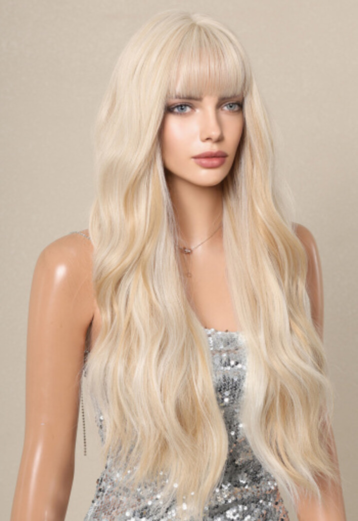 As Blonde Golvende Pruik met Pony