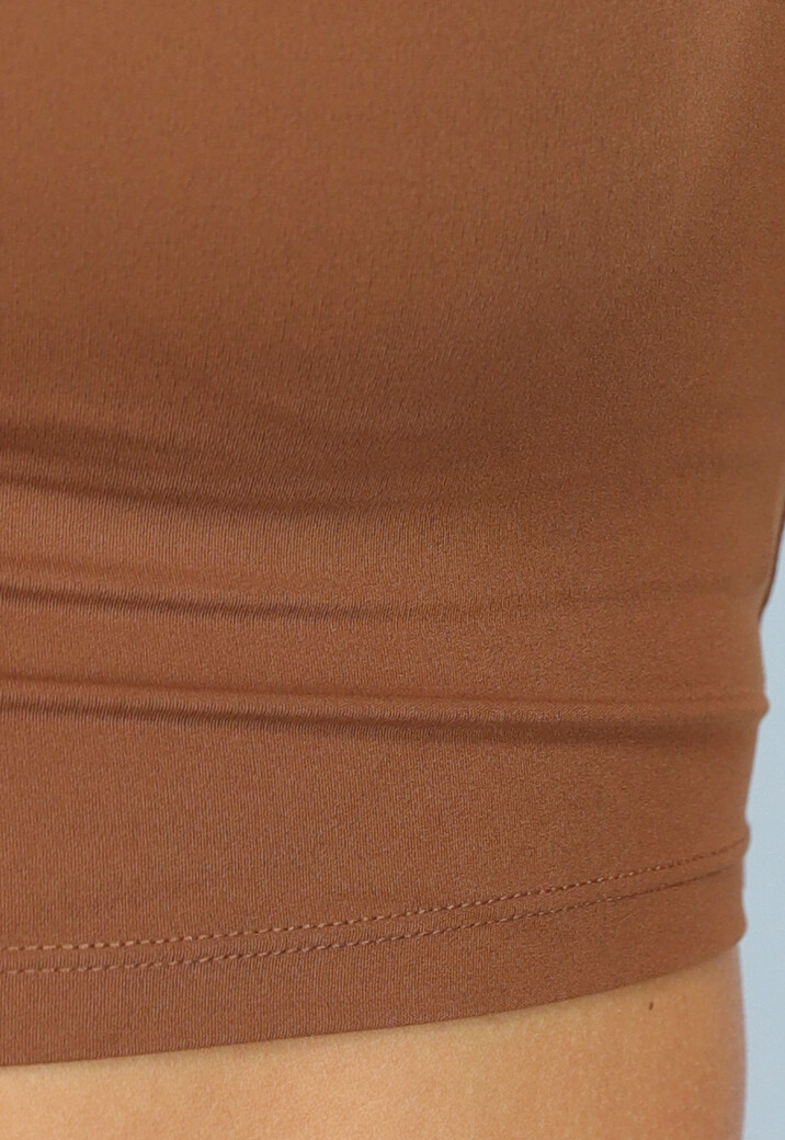 Camel Padded Sporttop met Open Rug