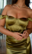 Olijfgroene Satijnen Off Shoulder Galajurk met Split