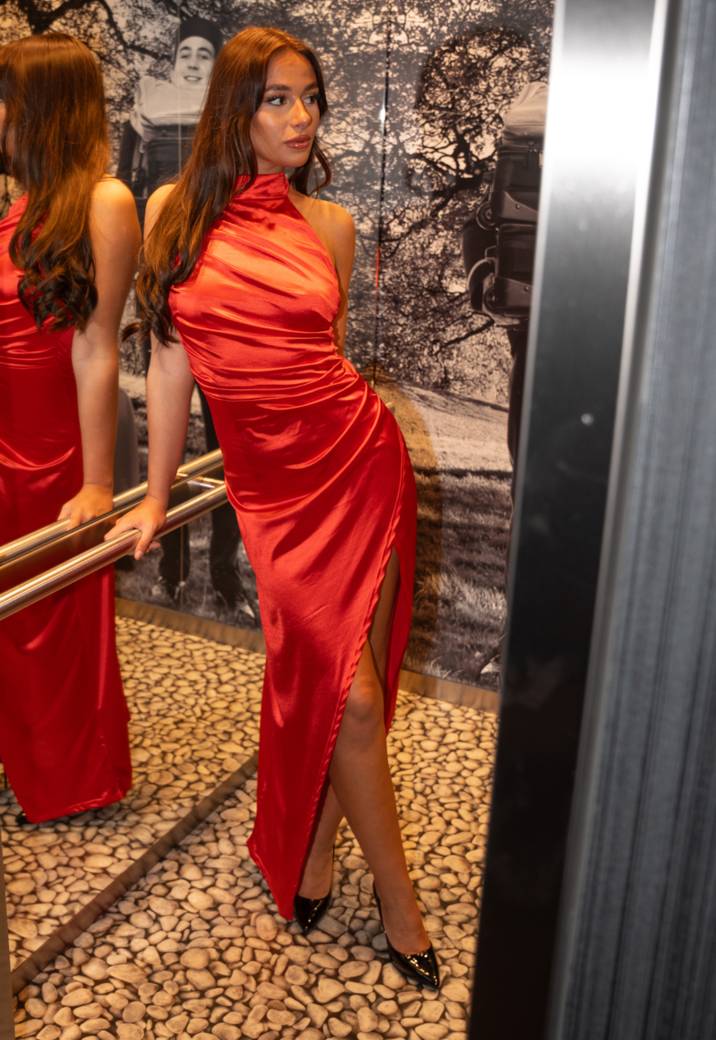 Lange Rode Satijnen Jurk met Split