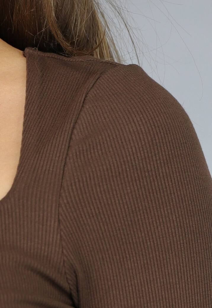 Bruine Ribstof Top met Scrunch Hals