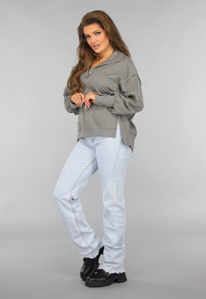 Grijze Trui met Splitjes en Gerafelde Naden