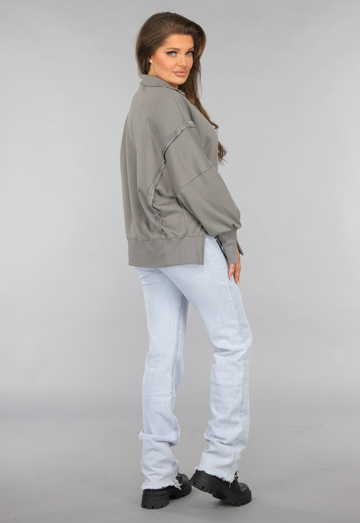 Grijze Trui met Splitjes en Gerafelde Naden