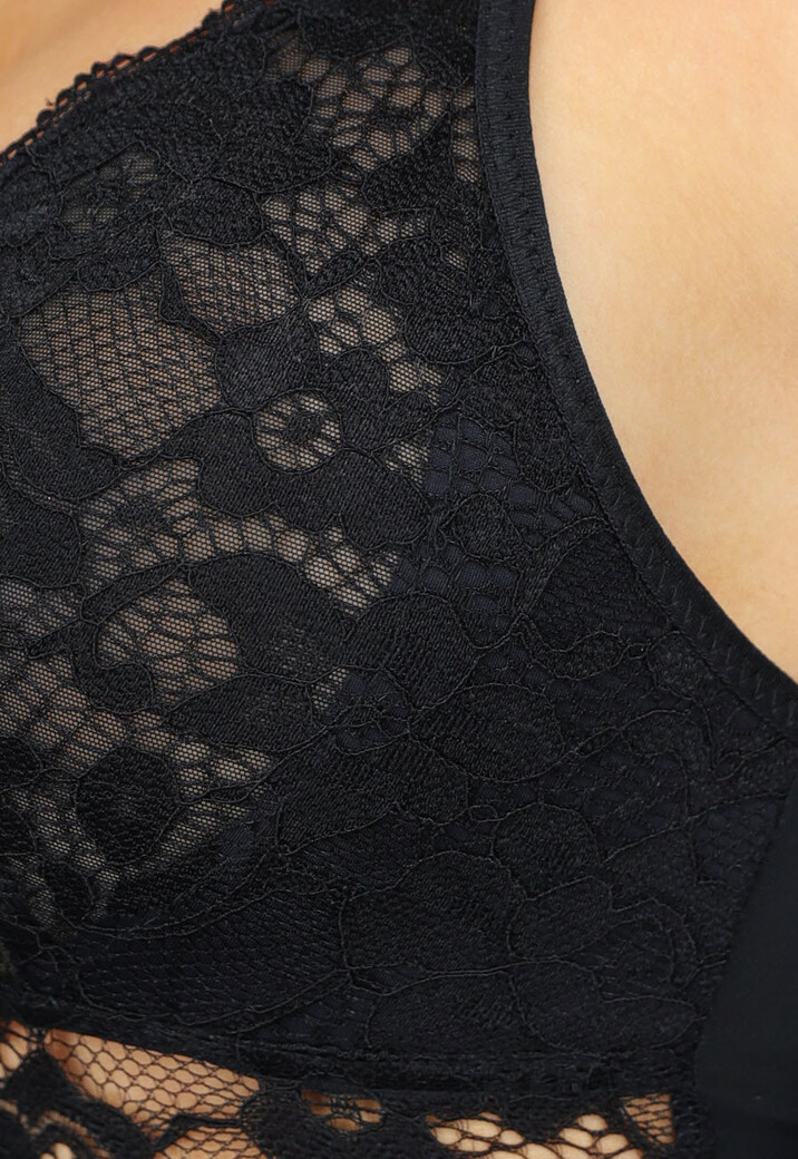 Shapewear Body met Kanten Details en Heup Pads