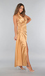 Gouden Geplooide Satijnen Halter Galajurk met Split