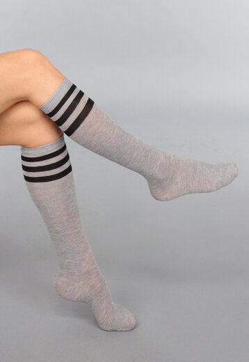 Hoge Grijze Sokken met Zwarte Strepen