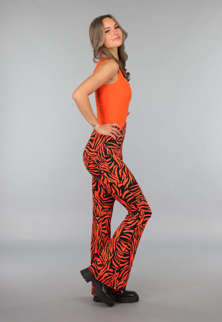 Oranje Top met Vierkant Uitgesneden Hals