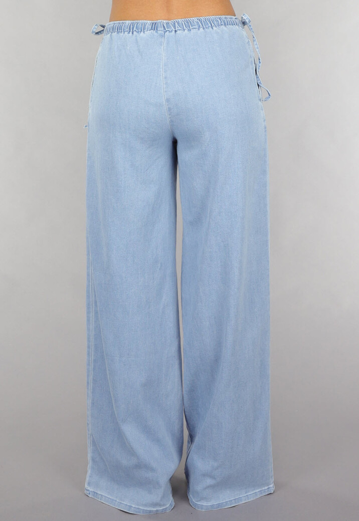 Low Waist Tall Wide Leg Jeans met Strikdetails